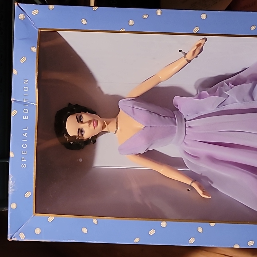 🆕️ Rare Special Edition Elizabeth Taylor White Diamonds 2000 Barbie Doll In Box - Picture 6 of 10